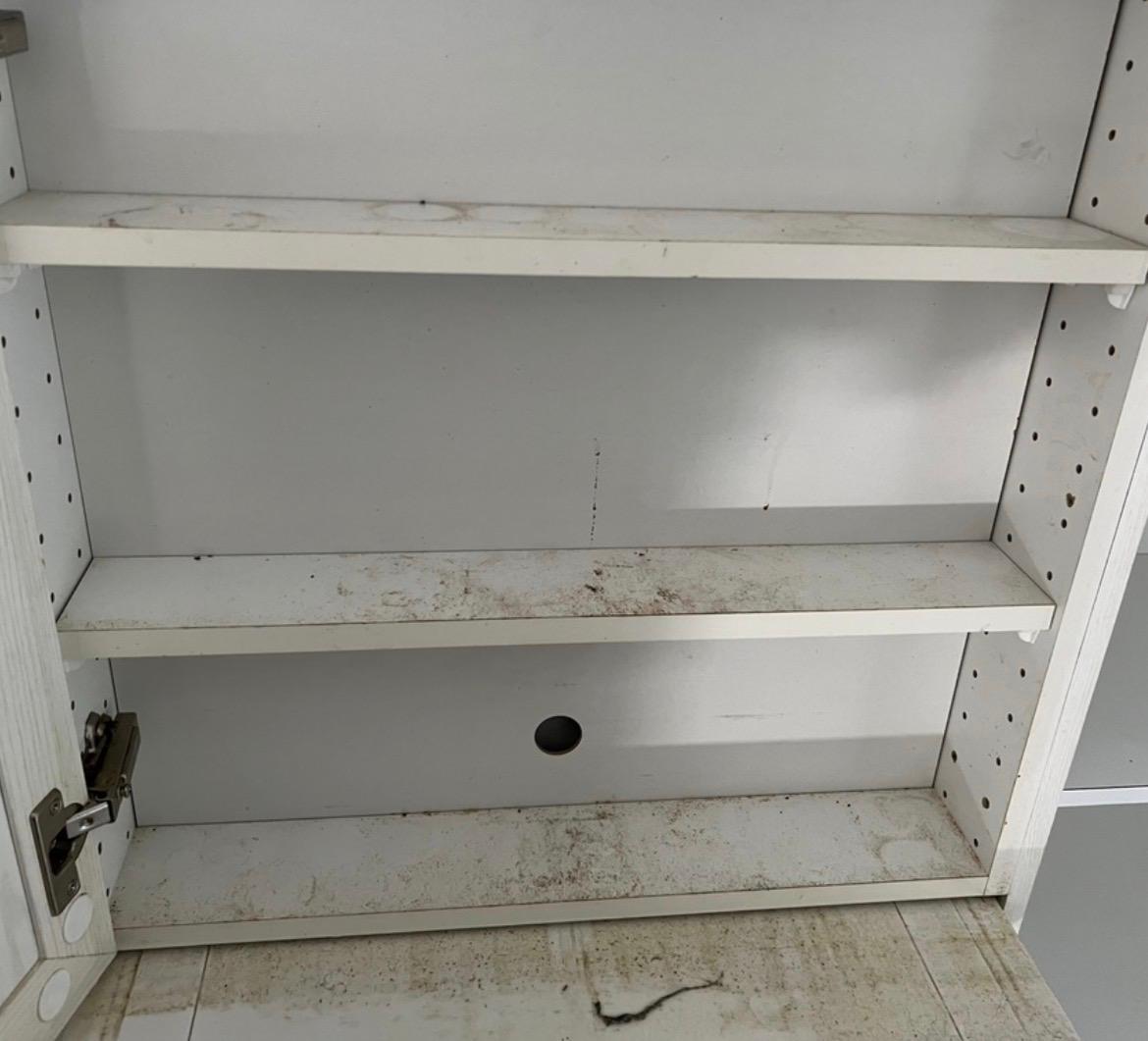 Einbauschrank vor der Reinigung