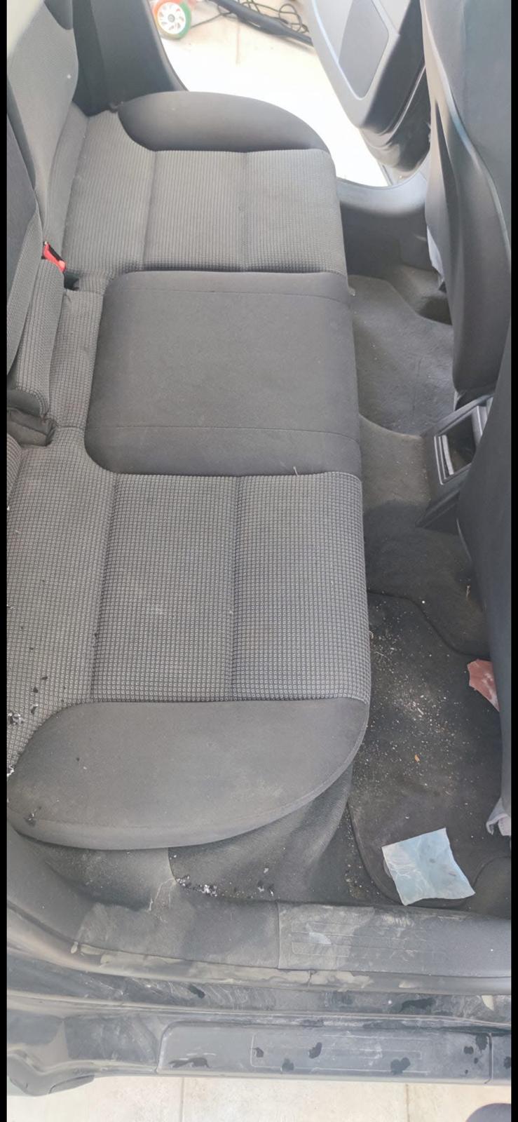 Auto-Innenreinigung vor der Reinigung